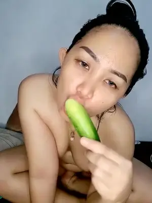 Bokep Tante Naraya Colok Memek Sampai Basah